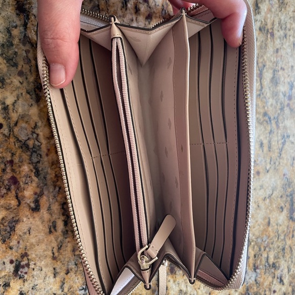 Kate Spade wallet - Picture 5 of 7
